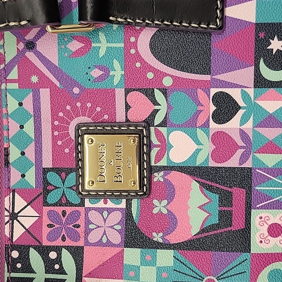 NEW Dooney&Bourke x Disney "It's A Small World" Tote/ShoulderBag & Wallet/Wristl - Picture 3 of 16